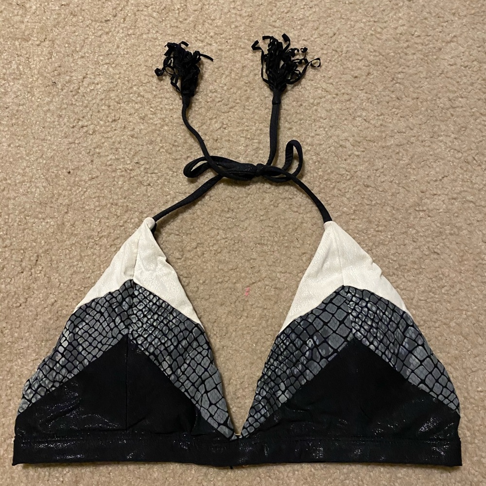 PilyQ Triangle Snakeskin Bathing Suit Top Size D